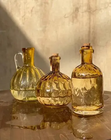 بطری و گلدان های کوچک